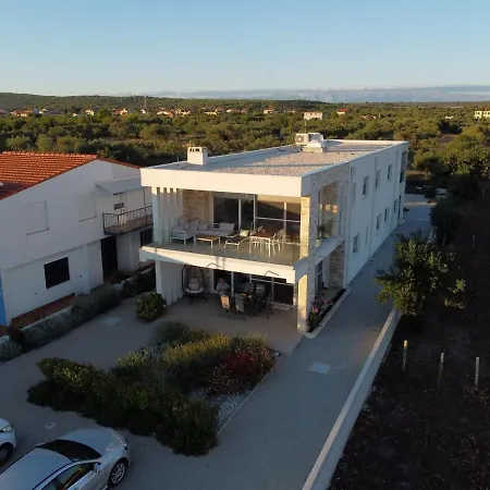 La Mama Gasthuis Sukošan