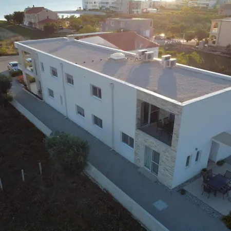 Gasthuis La Mama Sukošan