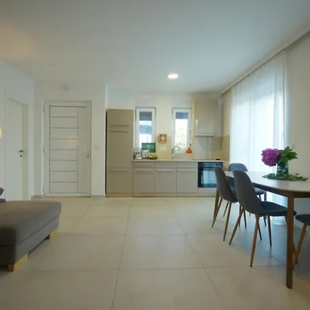 Gasthuis La Mama Sukošan