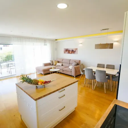 La Mama Guest house Sukosan