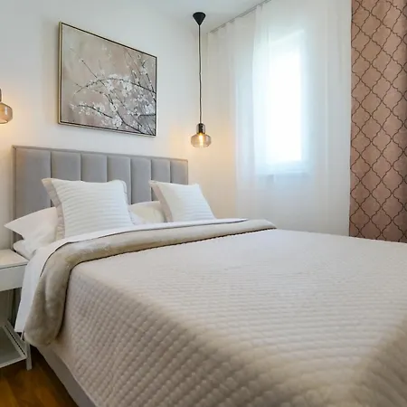 La Mama Gasthuis Sukošan